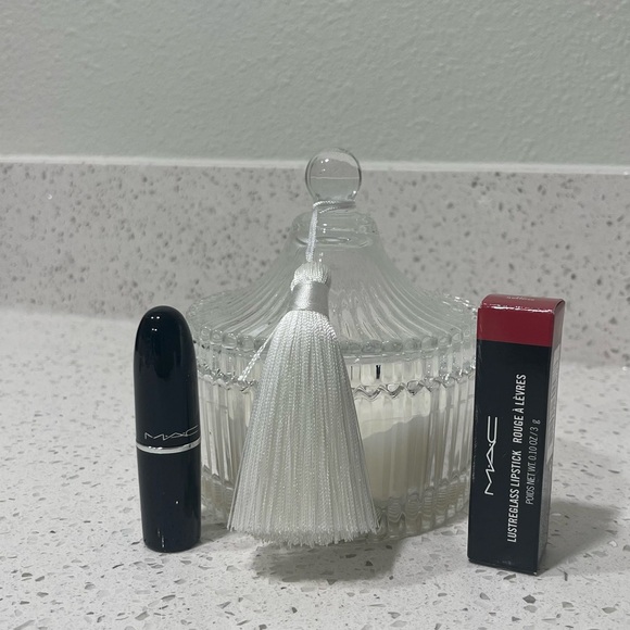 MAC Lusterglass Sheer Shine Lipstick- Flustered - Picture 5 of 8